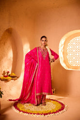 SAVEERA – Fuchsia Pink Chiniya Silk Kurta Set